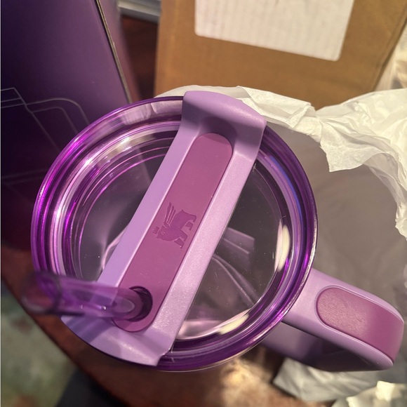 Olivia Rodrigo Stanley Cup 40 OZ - Limited Edition | New With Box - Picture 3 of 6